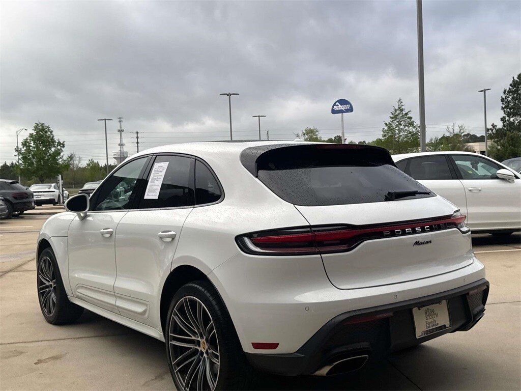 2024 Porsche Macan T photo 4