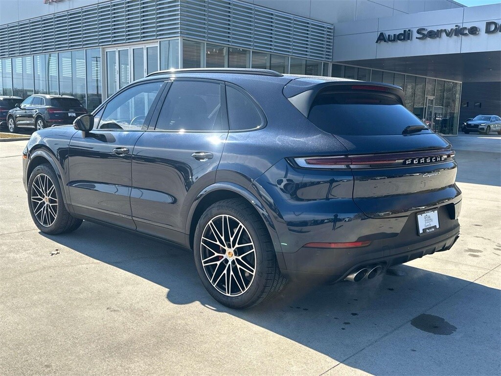2024 Porsche Cayenne S photo 4