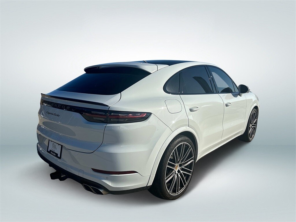 2022 Porsche Cayenne Coupe Turbo photo 3