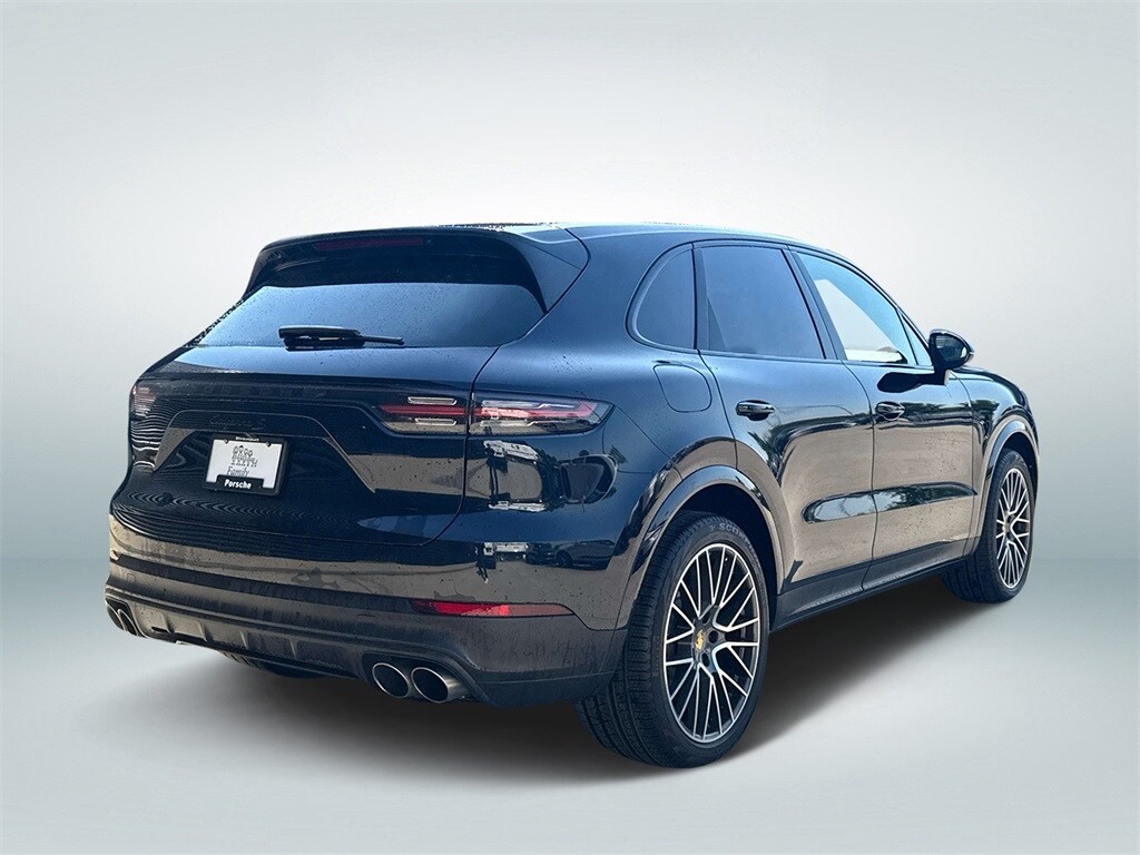 2021 Porsche Cayenne S photo 3