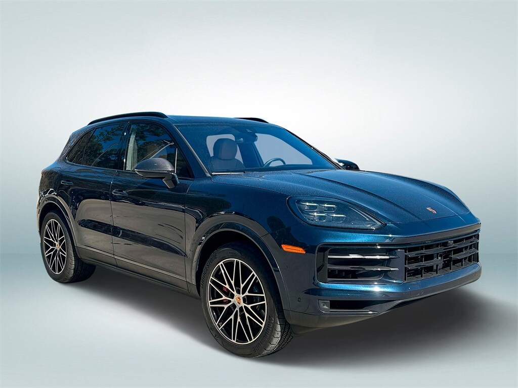 2024 Porsche Cayenne S photo 2