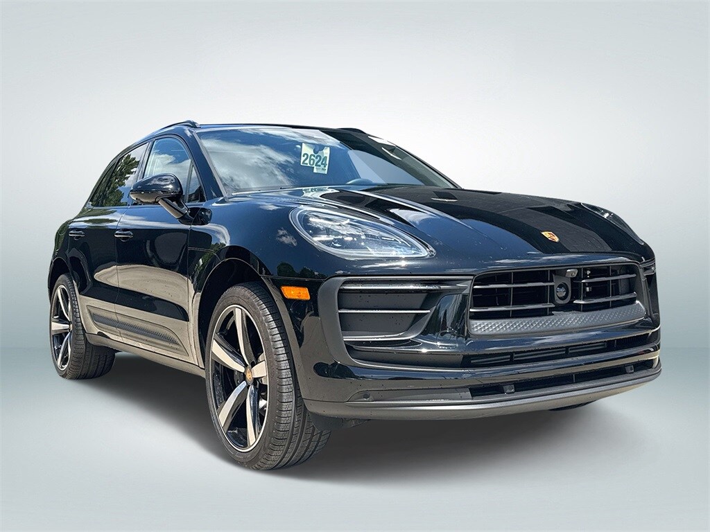 2024 Porsche Macan T photo 2