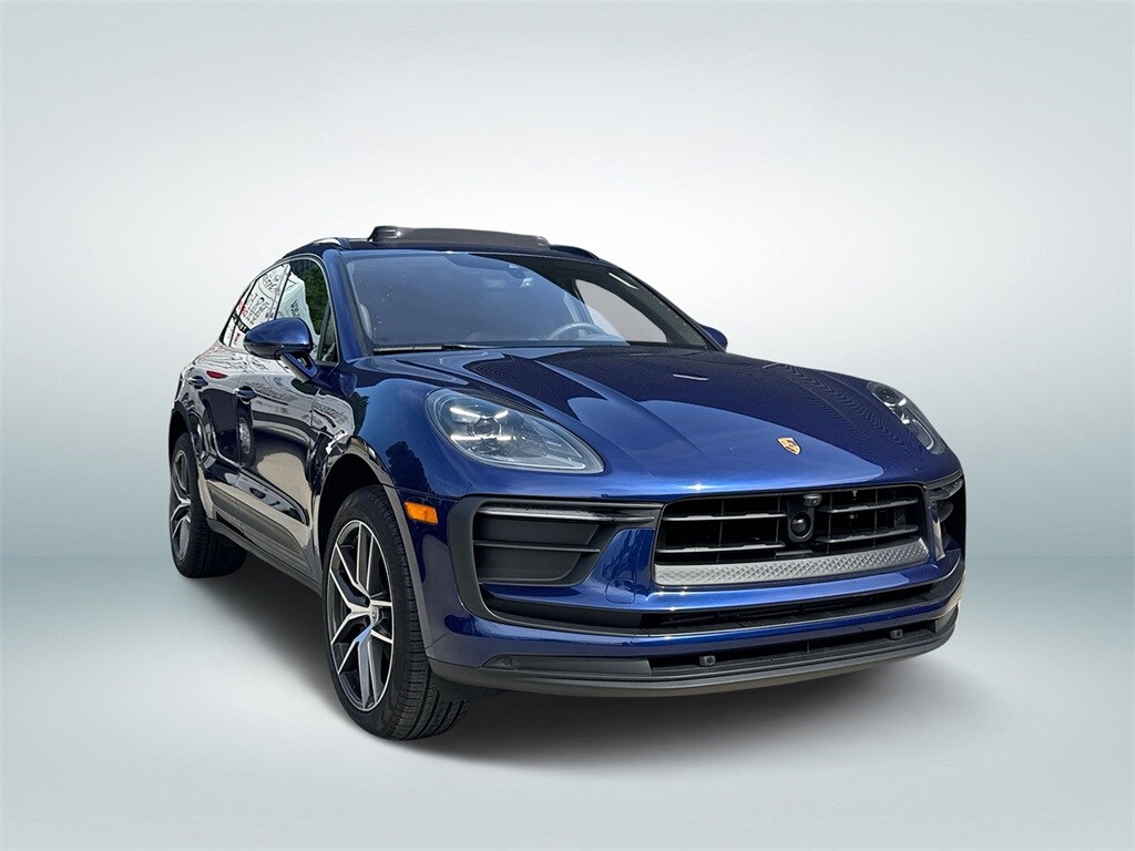 2024 Porsche Macan Base photo 2
