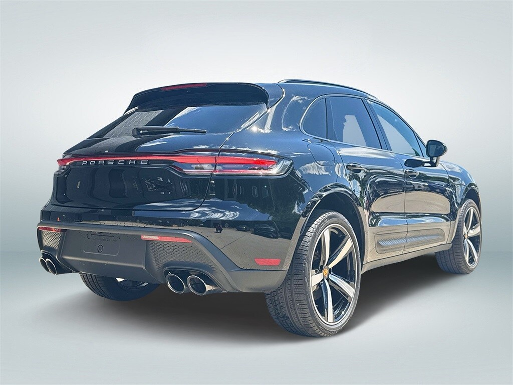 2024 Porsche Macan T photo 3