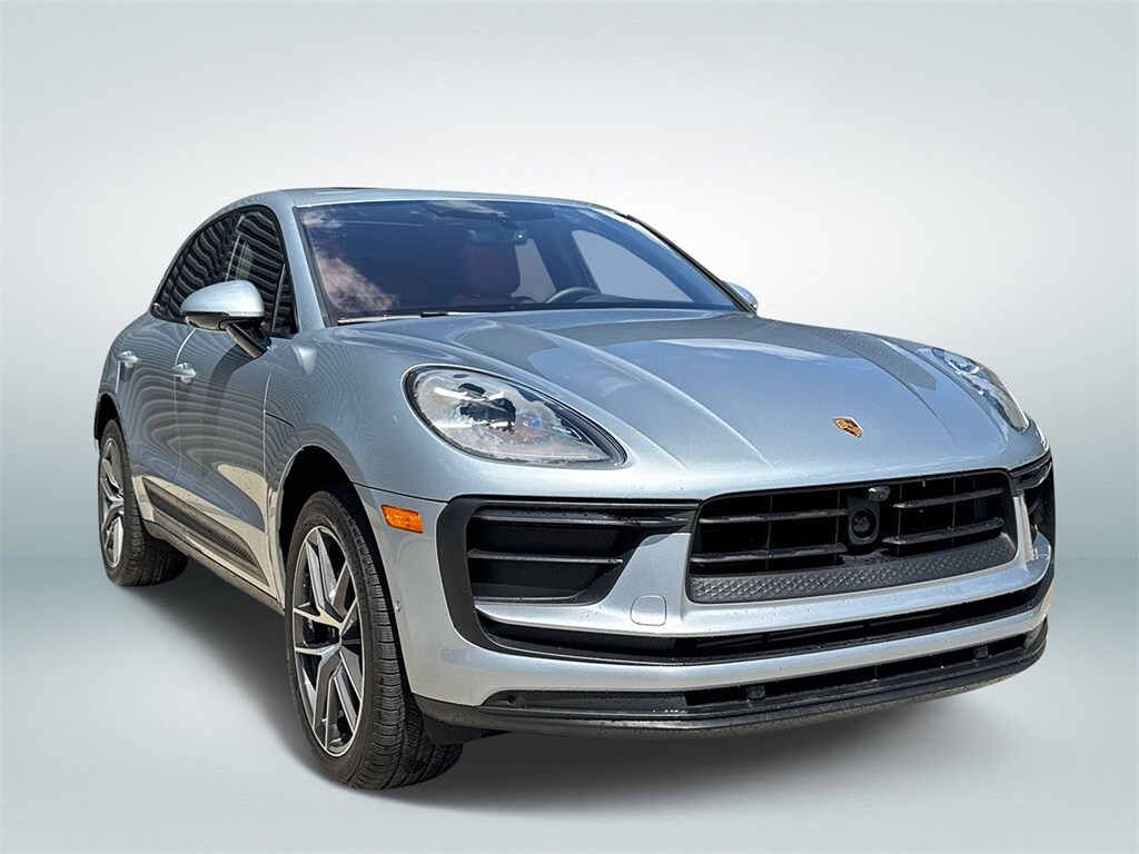 2024 Porsche Macan Base photo 2