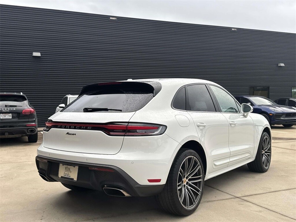 2024 Porsche Macan T photo 3