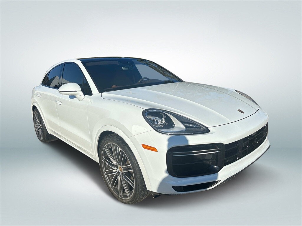 2022 Porsche Cayenne Coupe Turbo photo 2