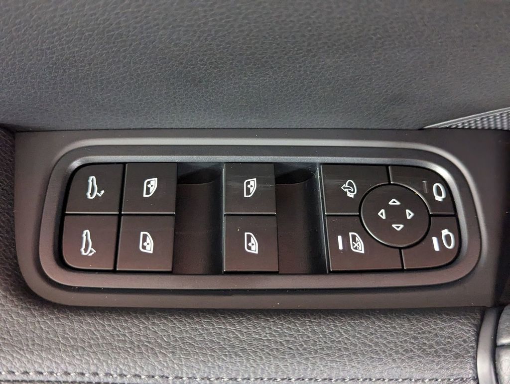 2025 Porsche Cayenne Base - Photo 23