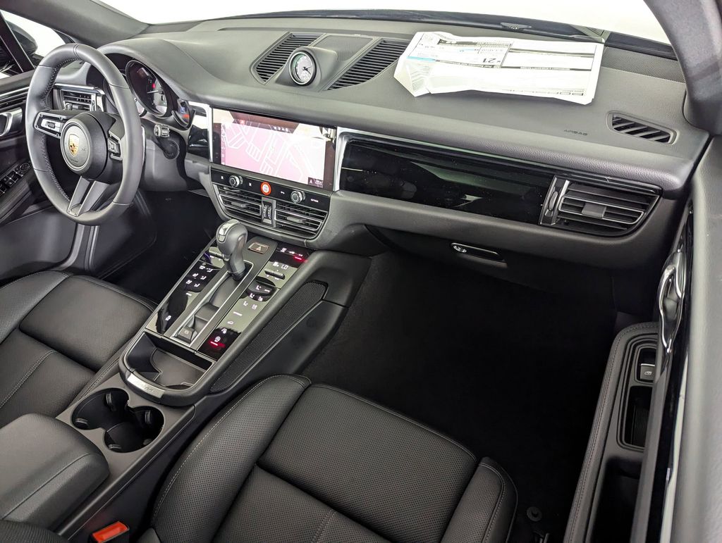 2025 Porsche Macan - Photo 28