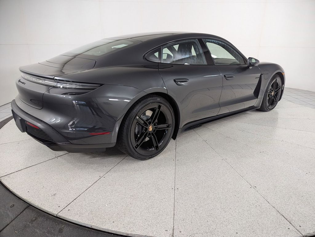 2026 Porsche Taycan GTS - Photo 9