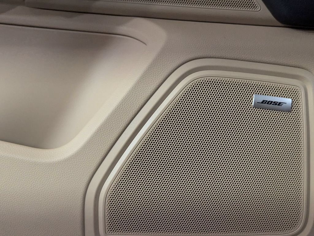 2025 Porsche Macan T - Photo 24