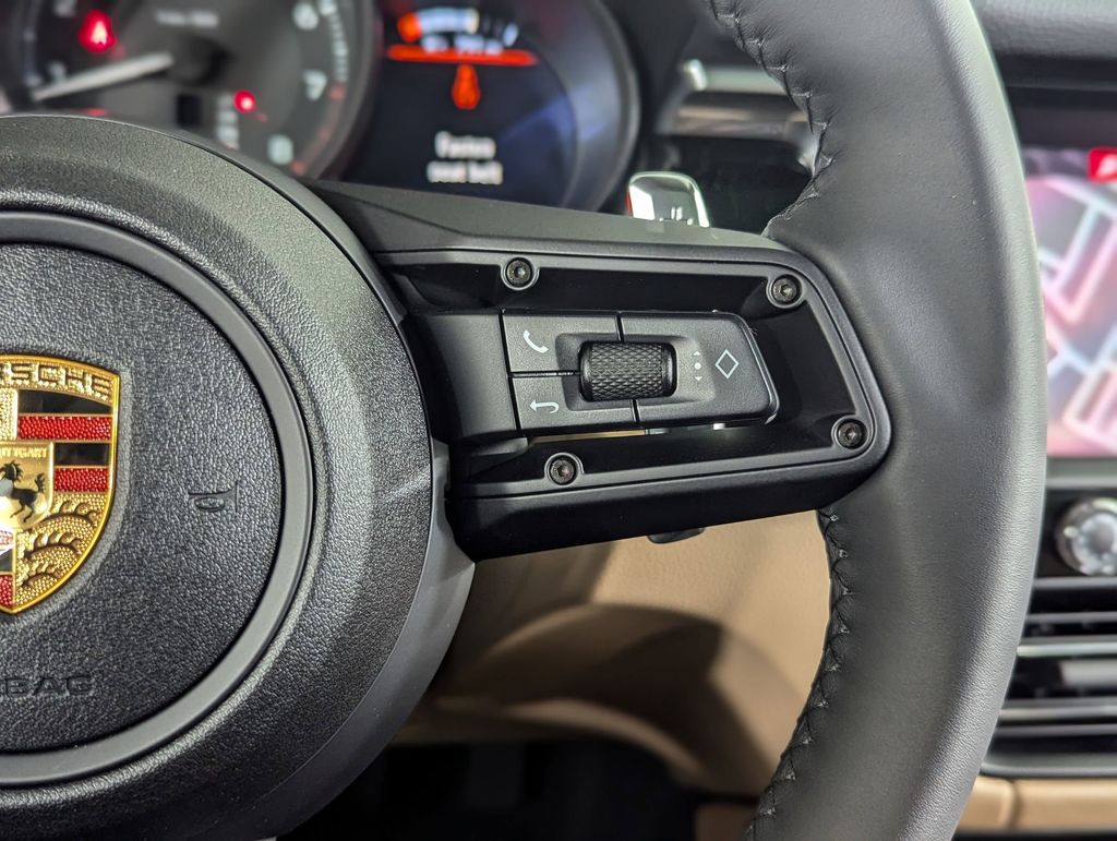 2025 Porsche Macan - Photo 21