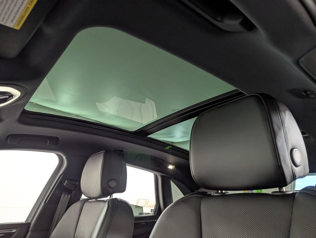 2025 Porsche Macan T - Photo 11