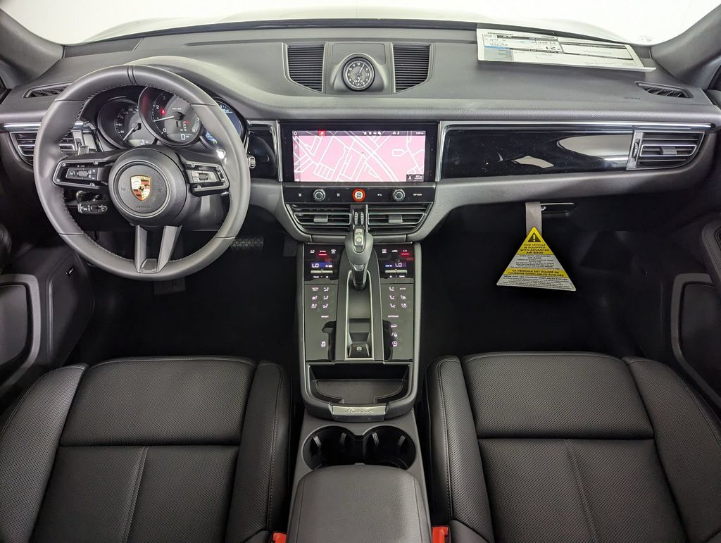 2025 Porsche Macan T - Photo 27