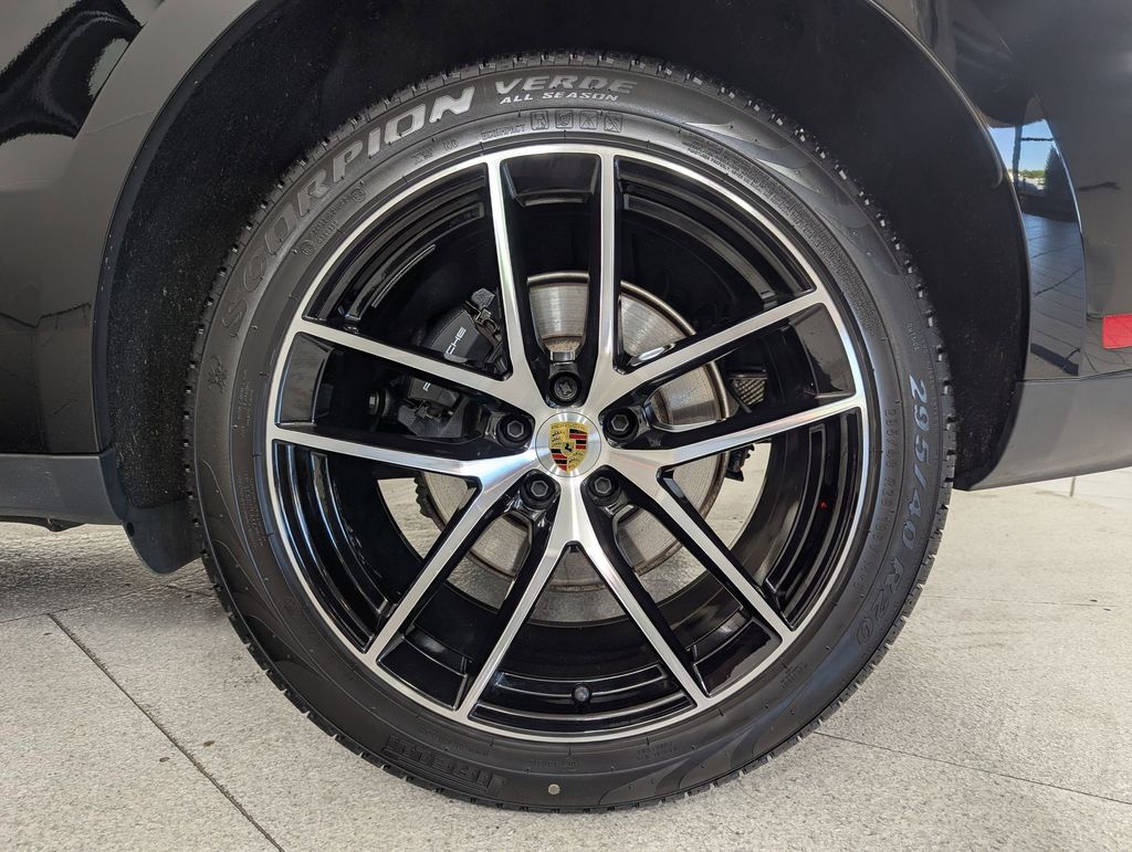 2025 Porsche Macan - Photo 23