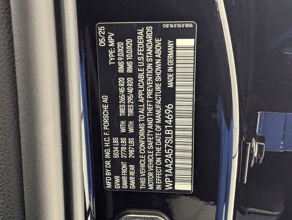 2025 Porsche Macan - Photo 32