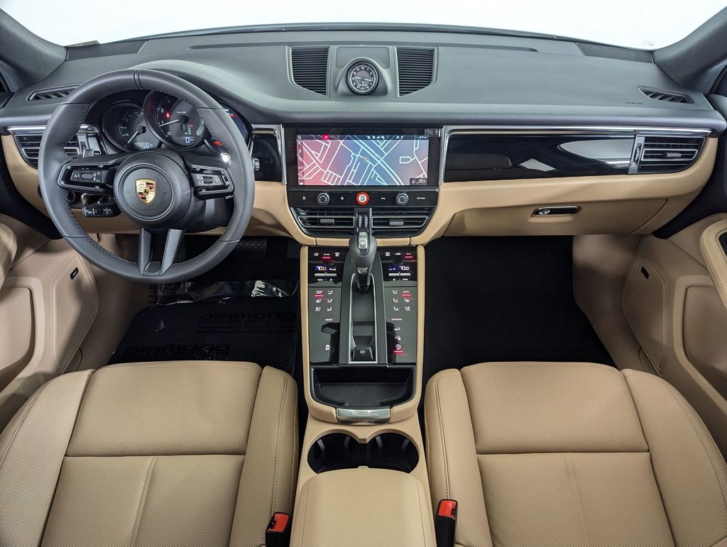 2025 Porsche Macan - Photo 26