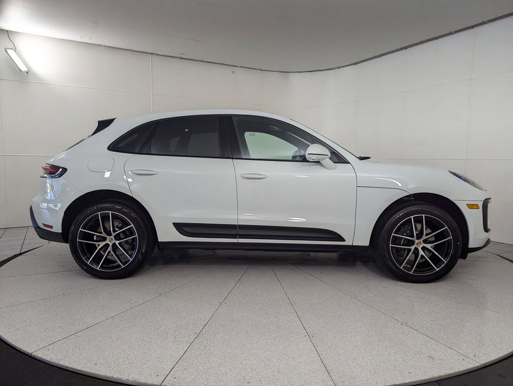 2025 Porsche Macan - Photo 8