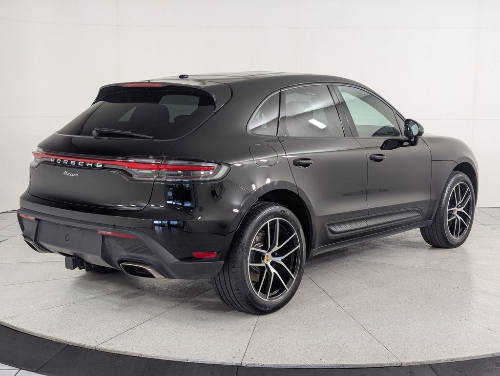2025 Porsche Macan T - Photo 9