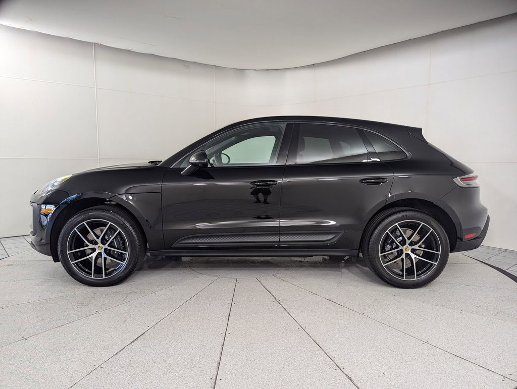 2025 Porsche Macan T - Photo 2