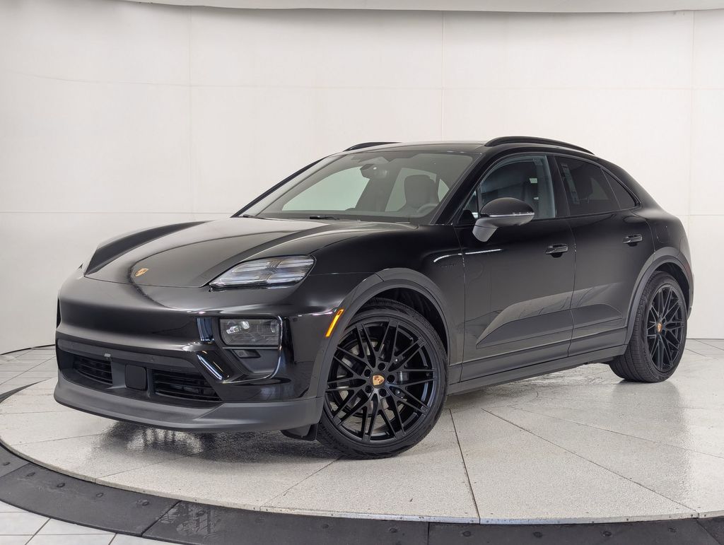 2025 Porsche Macan Base