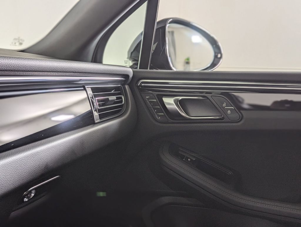 2026 Porsche Macan S - Photo 19
