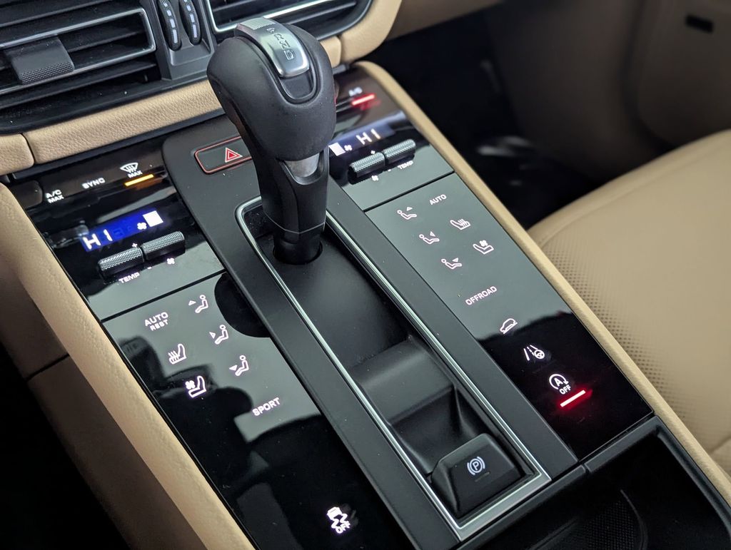 2025 Porsche Macan - Photo 14