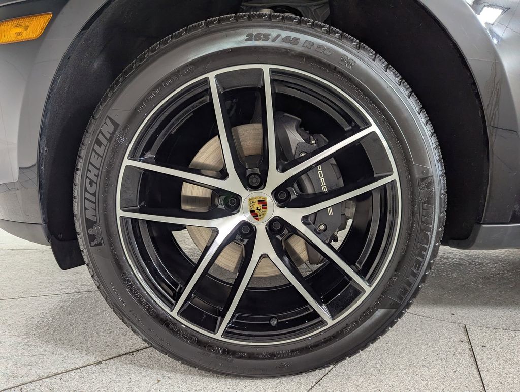 2025 Porsche Macan T - Photo 23