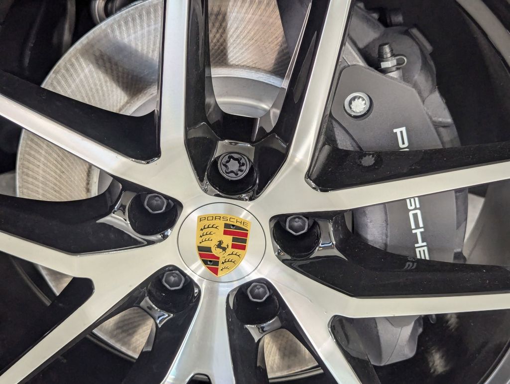 2025 Porsche Macan - Photo 12