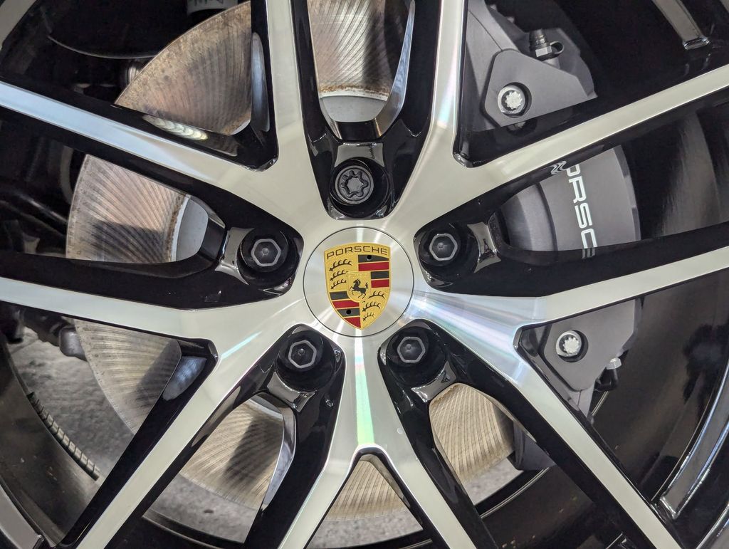 2025 Porsche Macan T - Photo 12