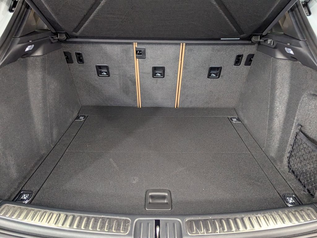 2025 Porsche Macan - Photo 29