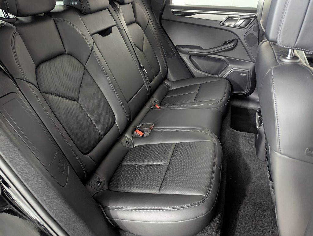 2025 Porsche Macan T - Photo 19
