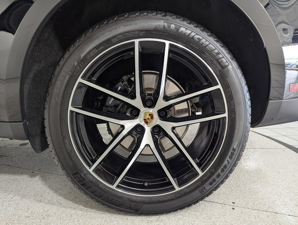 2025 Porsche Macan T - Photo 23