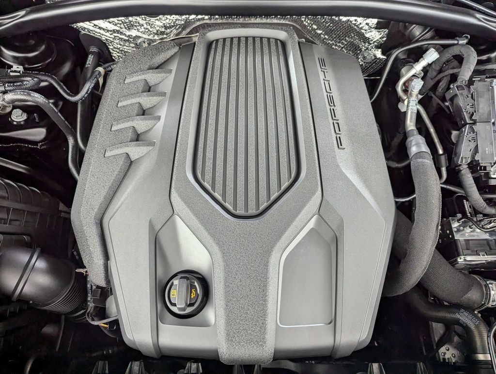 2025 Porsche Macan T - Photo 31