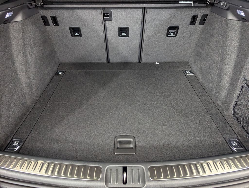 2025 Porsche Macan T - Photo 29