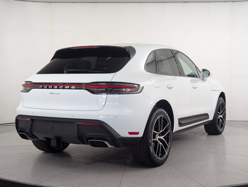 2025 Porsche Macan T - Photo 9