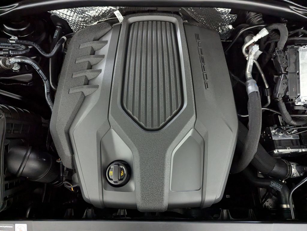 2025 Porsche Macan - Photo 31