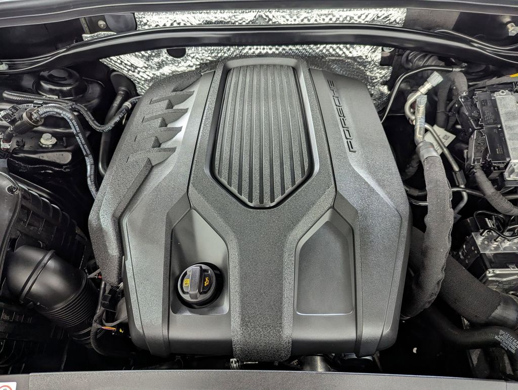 2025 Porsche Macan - Photo 24