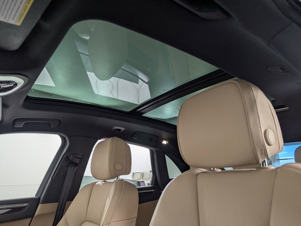 2025 Porsche Macan - Photo 11