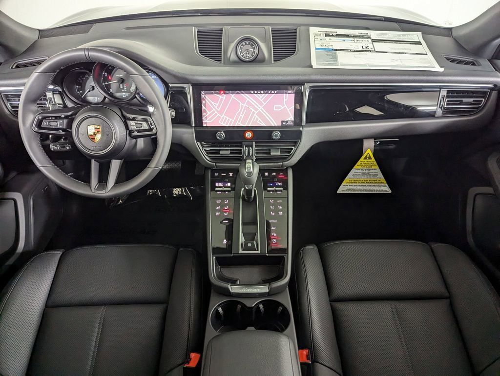 2025 Porsche Macan T - Photo 27
