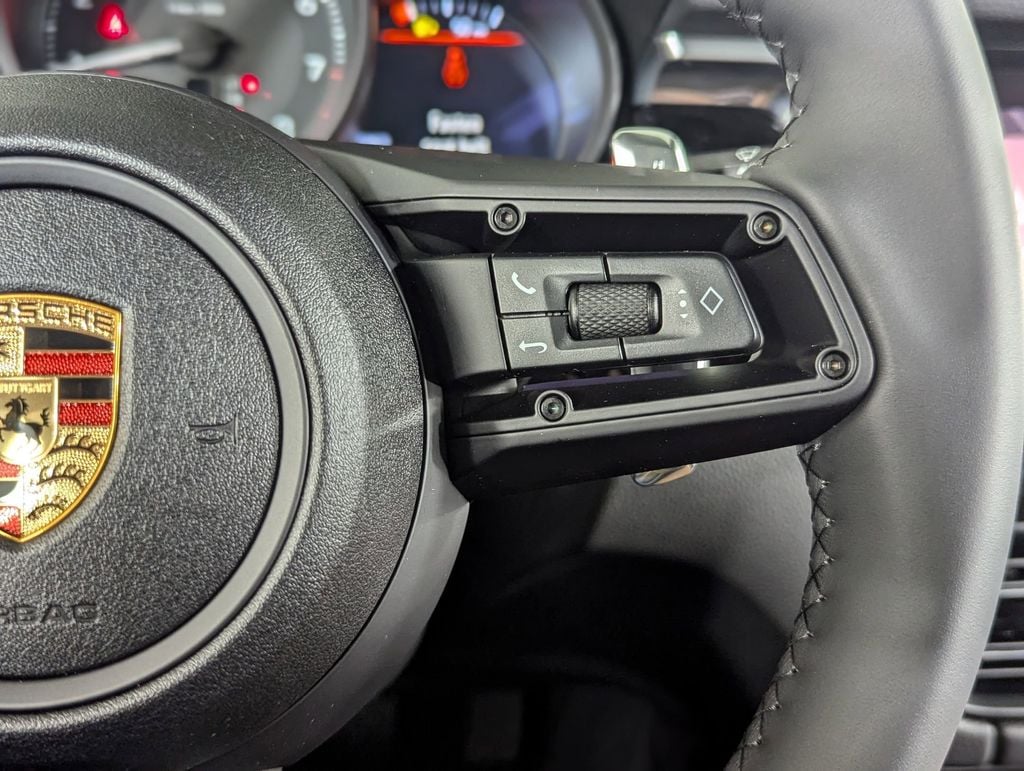 2025 Porsche Macan - Photo 21