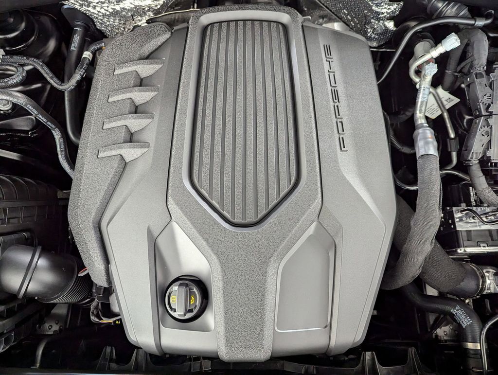 2025 Porsche Macan - Photo 31