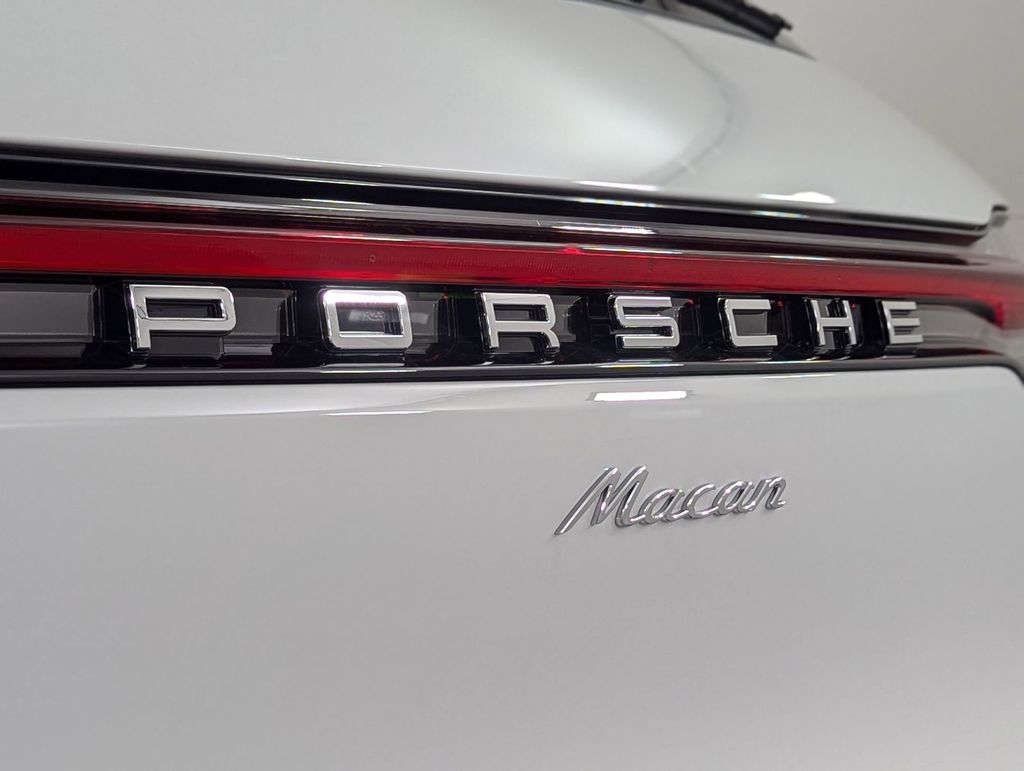 2025 Porsche Macan - Photo 30