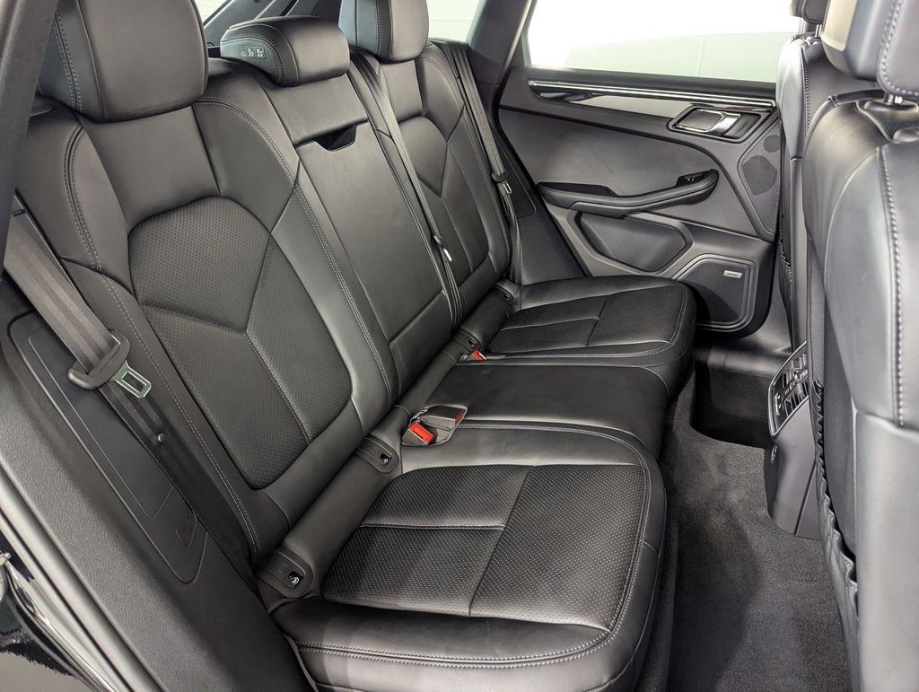 2025 Porsche Macan T - Photo 19