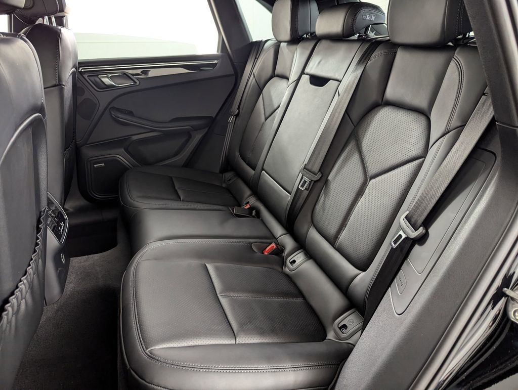 2025 Porsche Macan - Photo 26