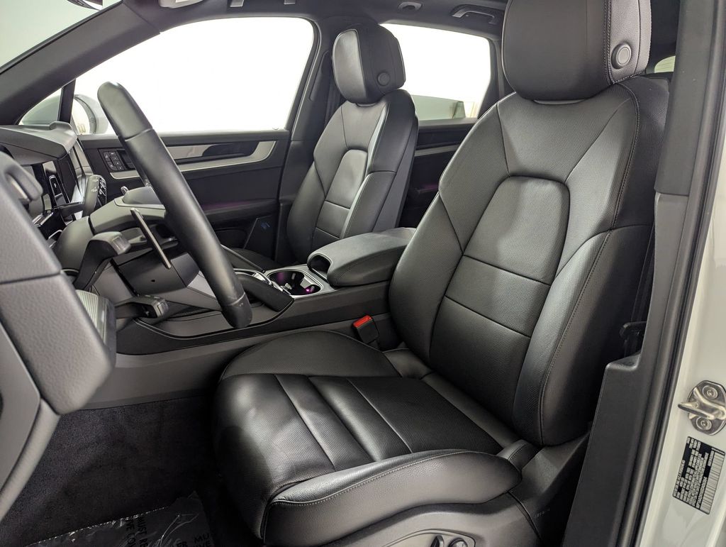 2025 Porsche Cayenne Base - Photo 5
