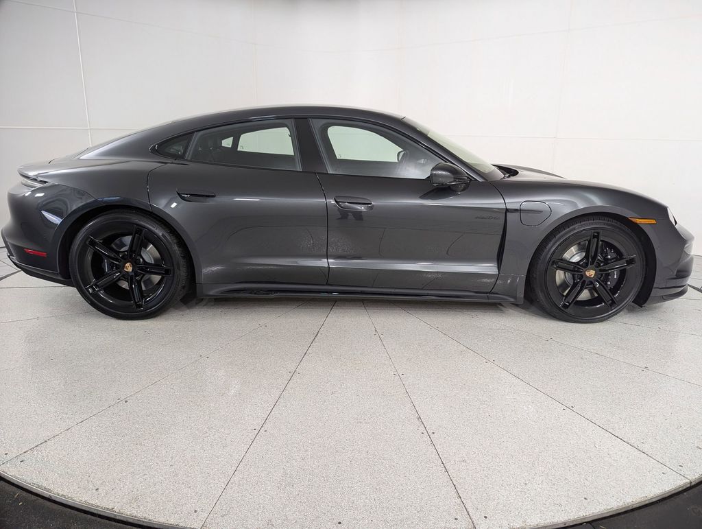 2026 Porsche Taycan GTS - Photo 8
