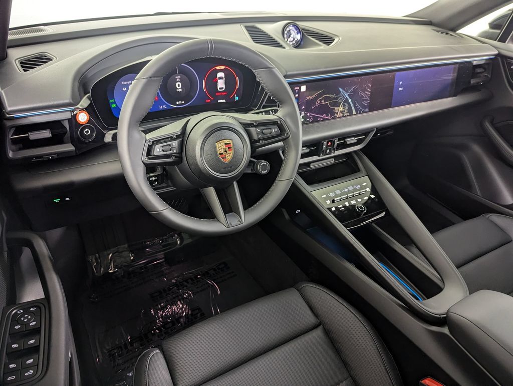 2025 Porsche Macan Base - Photo 4
