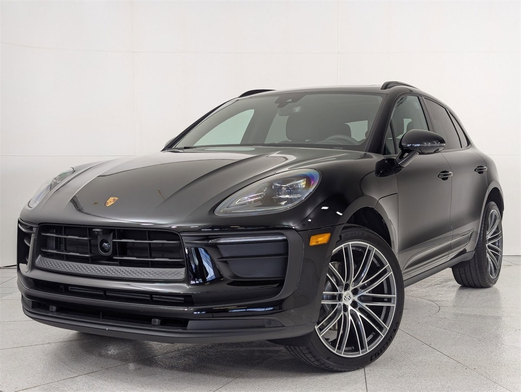 2025 Porsche Macan Base