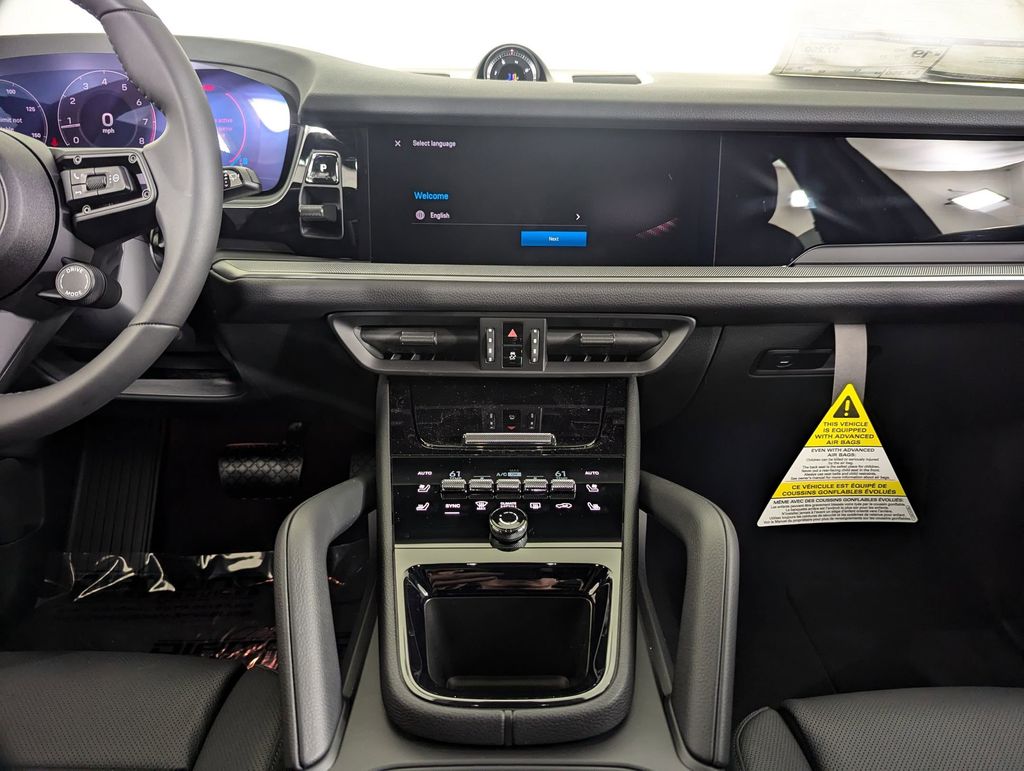 2025 Porsche Cayenne Base - Photo 18